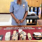 Sita BB Shabu 1 ons yg dibawa oleh residivis kasus narkoba, seorang pria digelandang ke Polres Bima.