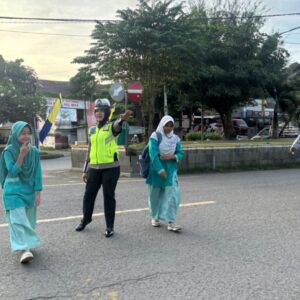 Personel Polsek Rasanae Barat Laksanakan Rawan Pagi, Wujudkan Kamseltibcarlantas di Kota Bima