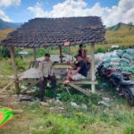 Bhabinkamtibmas Desa Jala Turun ke Lapangan, Pastikan Hasil Panen Aman dan Optimal