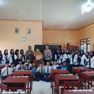 Sat Binmas Polres Sumbawa Ajak Siswa SMPN 1 Moyo Hilir Perangi Narkoba dan Stop Bullying
