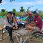 Bhabinkamtibmas Desa Hu’u Pantau Penjemuran Jagung Warga, Perkuat Ketahanan Pangan dan Kamtibmas