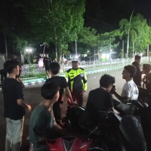 Sat Lantas Polres Dompu Intensifkan Blue Light Patrol dan Strong Point Malam, Ciptakan Kamseltibcar Lantas Kondusif