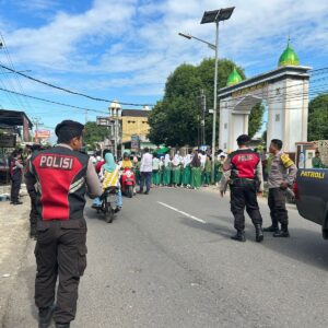 Unit Patmor Sat Samapta Polres Dompu Laksanakan Patroli Dialogis dan Pengamanan Pawai, Situasi Kamtibmas Tetap Kondusif