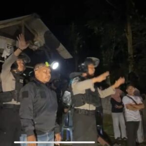 Cepat Tanggap, Polisi Evakuasi Terduga Pencuri Alpukat dari Amukan Massa di Aikmel