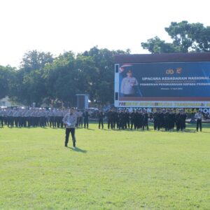 Kapolda NTB Pimpin Upacara Hari Kesadaran Nasional, Beri Penghargaan kepada Personel Berprestasi