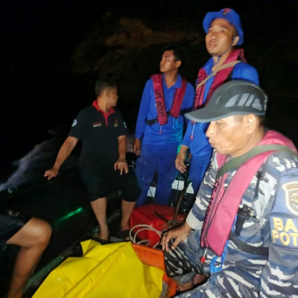 Tim Gabungan Evakuasi Pemancing Diduga Terseret Arus di Perairan Maluk