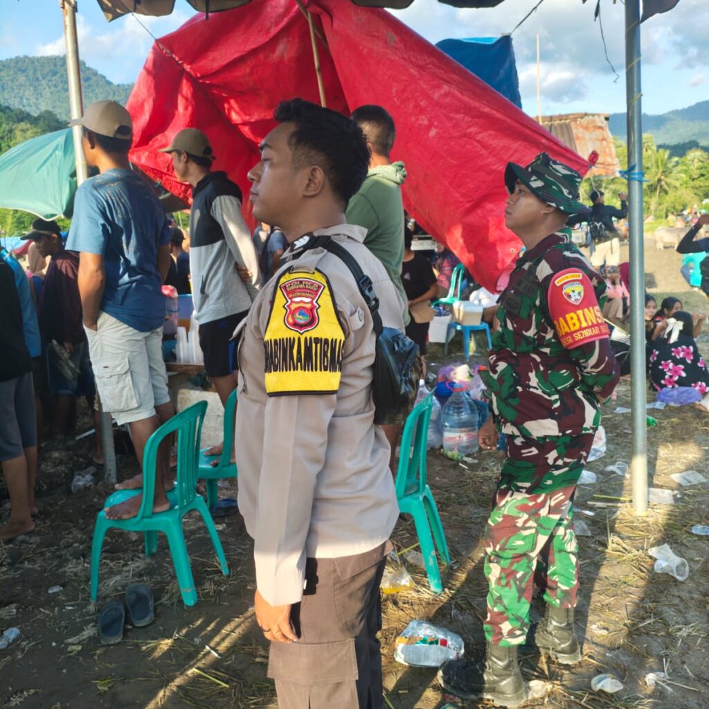 Bhabinkamtibmas Desa Seminar Salit Bantu Amankan Lomba Barapan Kerbau Harlah ke – 15 Desa Seminar Salit