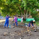 Sat Polairud Polres Sumbawa Bersama Warga Gelar Giat ASRI di Kawasan Pesisir Pantai Amanwana
