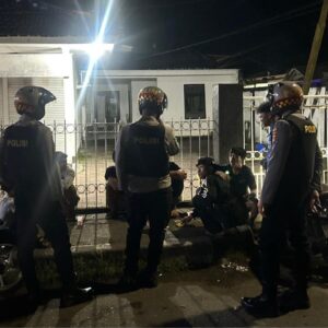 Waspada Jam Rawan, Tim Patroli Perintis Presisi Sisir Gerung Selatan Saat Warga Terlelap