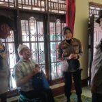 Aksi Humanis Polsek Gerung di Dusun Kelebut: Mengetuk Pintu Warga Melalui Jumat Sedekah