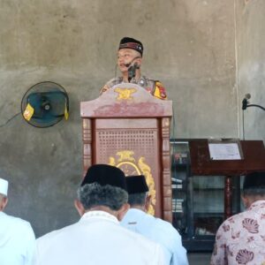 Wujud Cinta Masyarakat Terhadap Polri, Bhabinkamtibmas Polsek Woha Jadi Khotib Sholat Jum,at di Masjid Baburahman Kecamatan Bolo