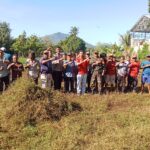 Aksi Jumat Bersih di TPU Ai Ngero, Sinergi Polisi dan Warga Taliwang Jaga Lingkungan Tetap Asri