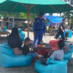 Aksi Nyata Satpolairud Polres Lombok Barat: Jaga Pantai Cemara Tetap Aman dan Nyaman Bagi Wisatawan