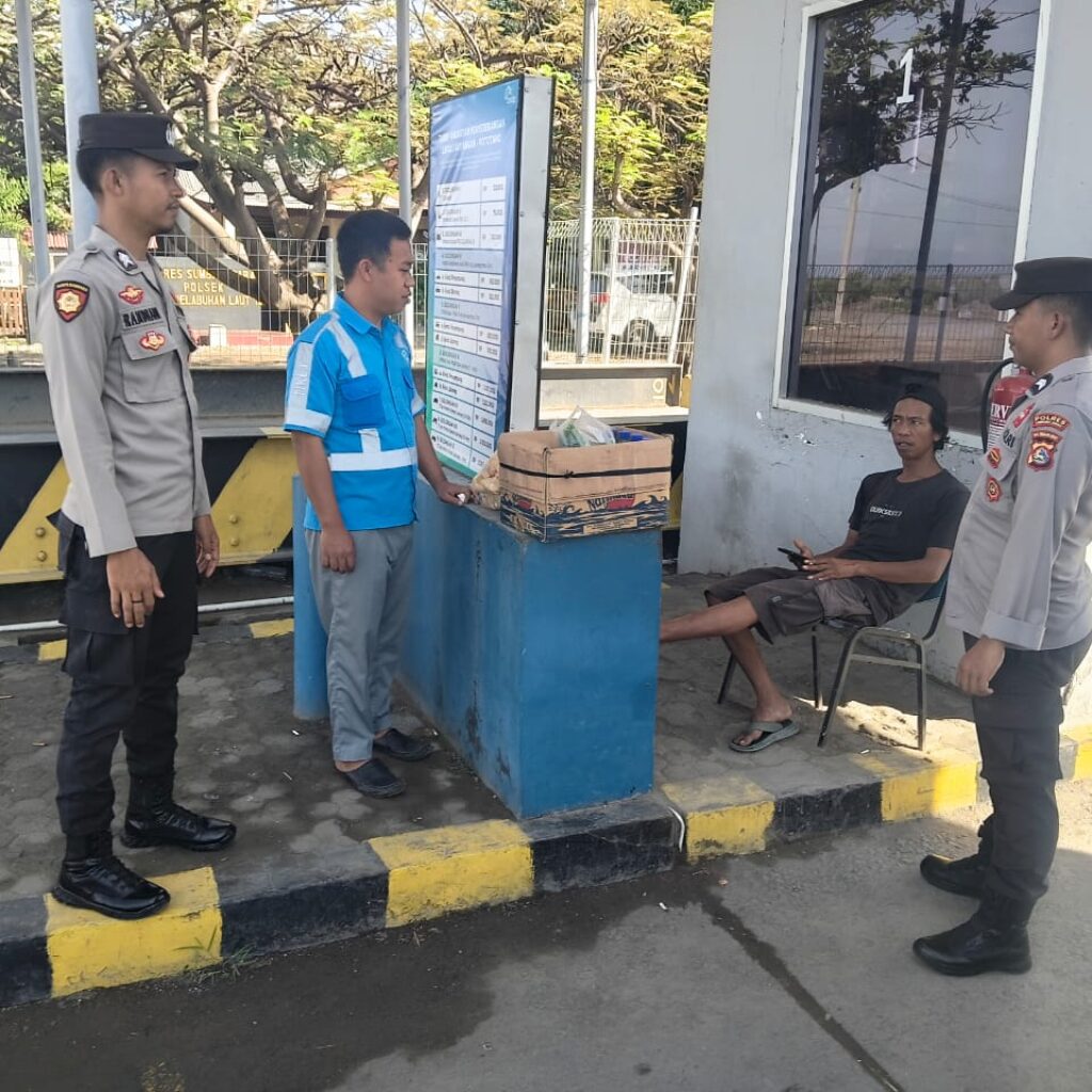 Polisi Gelar Patroli Dialogis di Pelabuhan Poto Tano, Imbau Penumpang Utamakan Keamanan