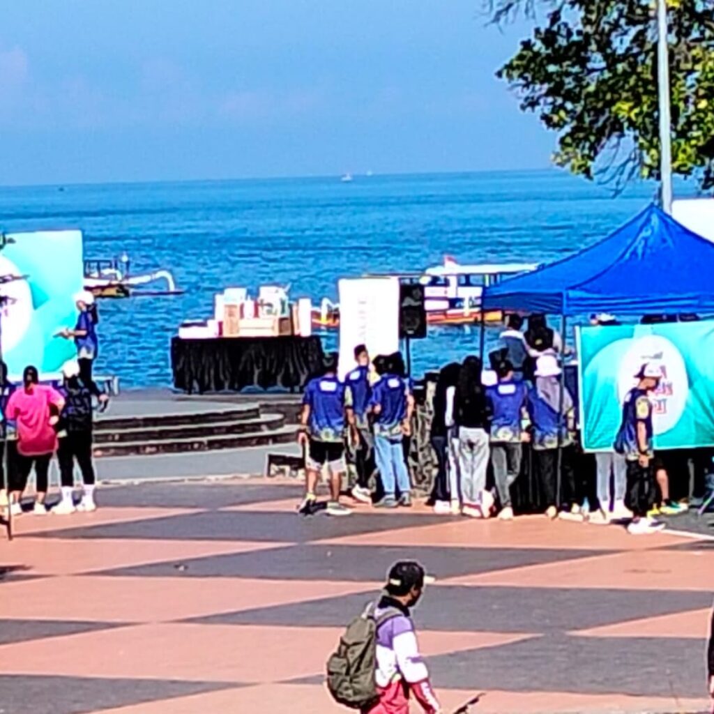 Ratusan Peserta Trekking Herbalife Padati Senggigi, Polsek Batulayar Siagakan Pengamanan Ketat demi Kenyamanan Masyarakat