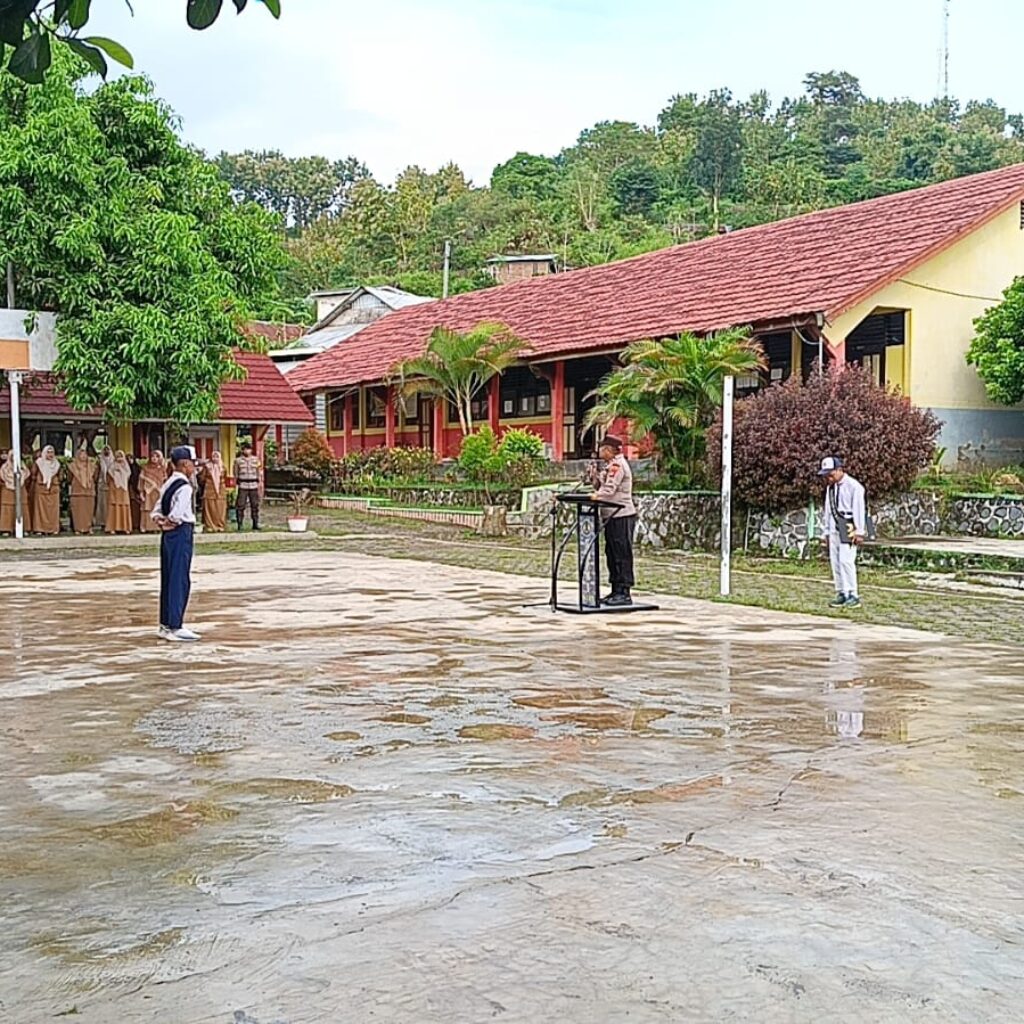 Polres Bima Kota Jadikan Pembina Upacara di Sekolah, Ajak Pelajar Jadi Generasi Disiplin dan Taat Hukum