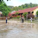 Polres Bima Kota Jadikan Pembina Upacara di Sekolah, Ajak Pelajar Jadi Generasi Disiplin dan Taat Hukum