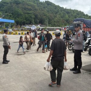 Polsek Kawasan Pelabuhan Lembar Perketat Pengamanan, Pastikan Penyeberangan ke Bali Aman dan Nyaman