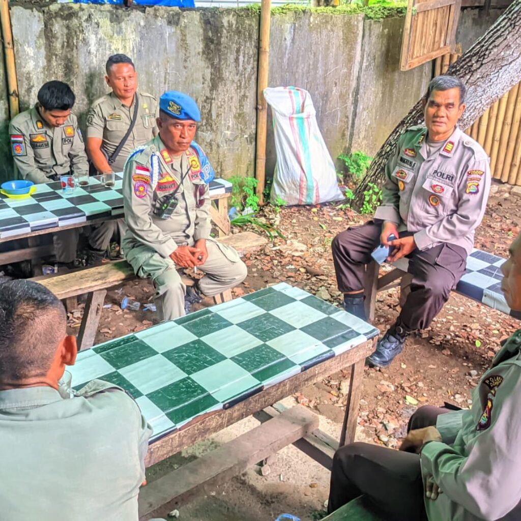 Perkuat Sinergitas, Kasat Binmas Polres Dompu Berikan Arahan kepada Anggota Sat Pol PP