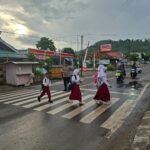 Polsek Rasanae Timur Gelar Pergelaran Rawan Pagi, Bantu Kelancaran Lalu Lintas dan Penyeberangan Siswa