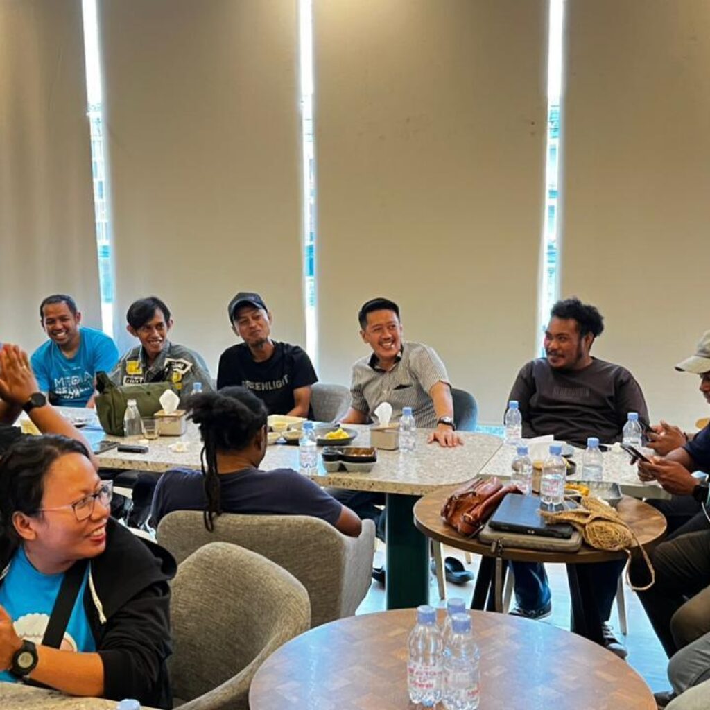 Perkuat Sinergi Informasi, Satgas Damai Cartenz Jalin Silaturahmi dengan Wartawan di Timika