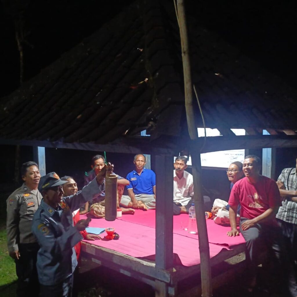 Judul: Patroli Humanis Polsek Maluk Jaga Keamanan Warga Bukit Damai