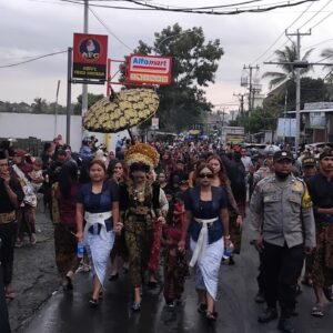 Polsek Kopang Laksanakan Pengamanan dan Patroli Dialogis Acara Nyongkolan di Desa Monggas