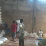 Sinergi Polri dan Petani: Bhabinkamtibmas Desa Mareje Kawal Distribusi Tonase Jagung ke Gudang Bulog