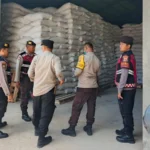 Polres Lombok Barat Kawal Ketat Distribusi 8 Ton Jagung ke Bulog