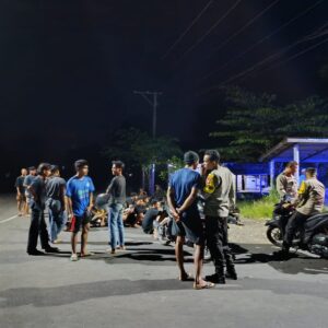 Personel Polsek Sambelia Laksanakan Patroli Guna Antisipasi Gangguan Kamtibmas Dan Balap Liar