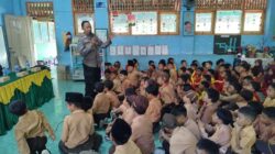 1.	Personel Polsek Selong Laksanakan Penyuluhan di SDN 1 Rakam
