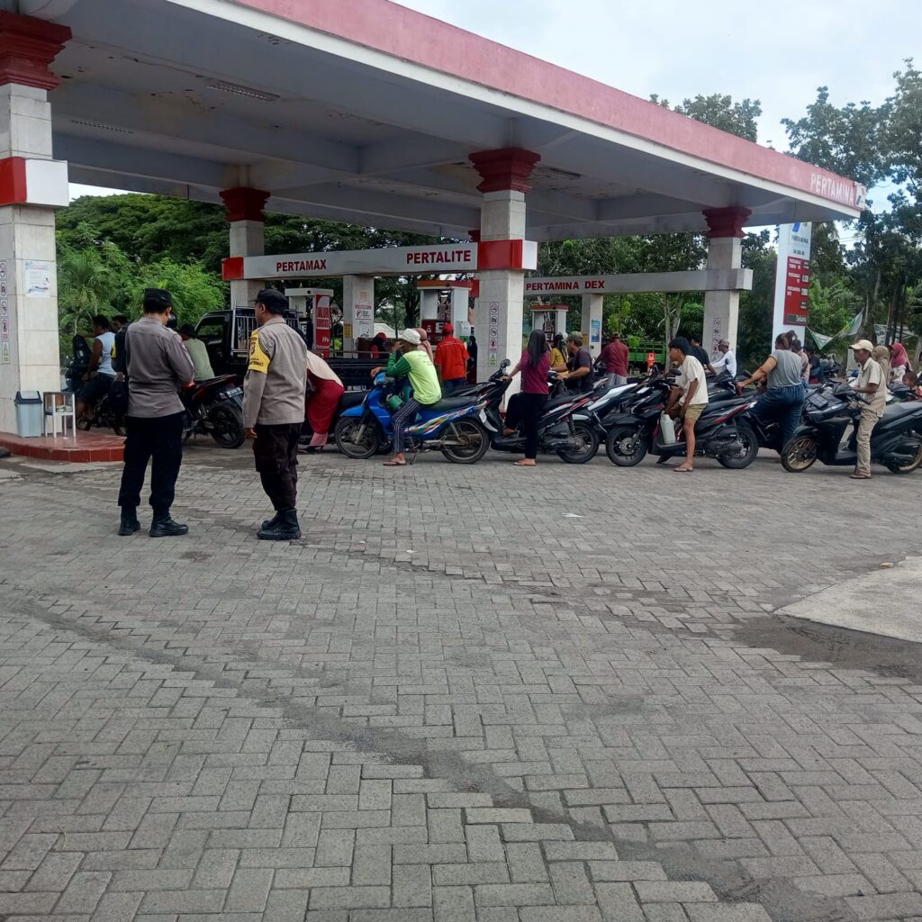 Personel Polsek Jerowaru Laksanakan Monitoring SPBU Sepapan, Antisipasi Gangguan Kamtibmas dan Kebakaran