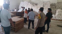 Kawal Stok Pangan Nasional, Polsek Labuapi Dampingi Petani