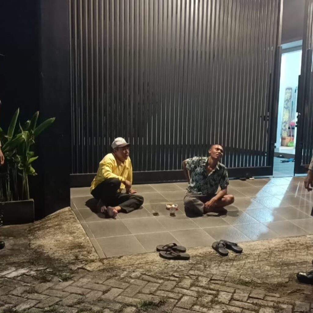 Cegah Kriminalitas di Jam Rawan, Polisi Masuk ke Pemukiman Padat Penduduk di Batulayar Malam Hari