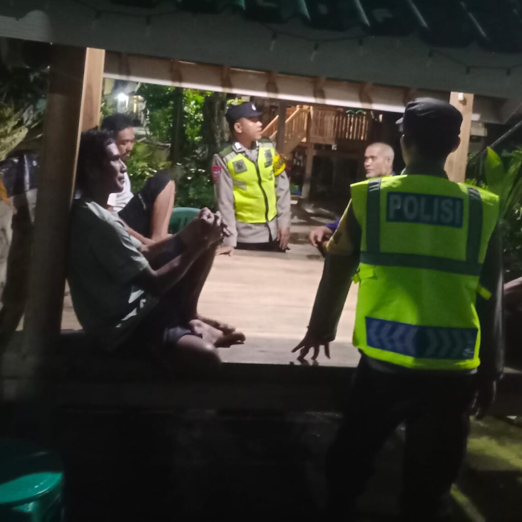 Patroli Dialogis Polsek Seteluk, Warga Dihimbau Waspada dan Jaga Lingkungan