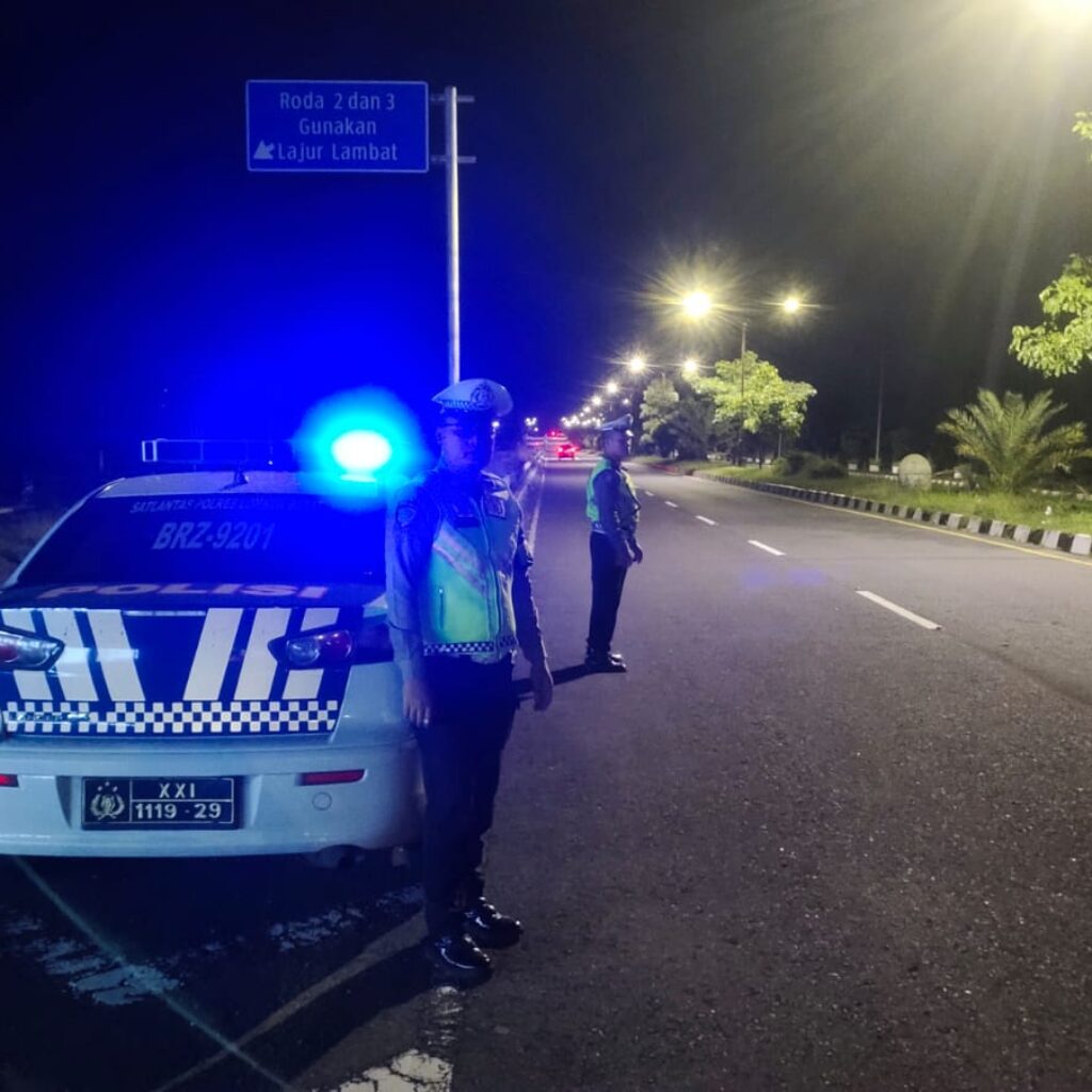 Patroli Blue Light Satlantas Polres Lombok Barat Sisir Titik Rawan Gangguan Kamtibmas