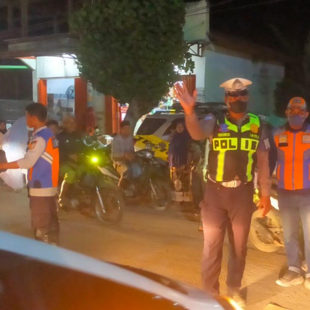 Satlantas Polres Bima Kabupaten Gelar Pengamanan PAM Jalur Keberangkatan Jamaah Calon Haji di Kecamatan Bolo