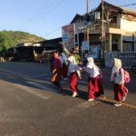 Berikan Rasa Aman bagi Siswa Sekolah, Polsek Rhee Intensifkan Pengaturan Lalu Lintas Pagi