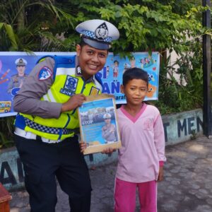 Aksi Humanis Sat Lantas Polres Lombok Barat Ubah Rasa Takut Anak Menjadi Cinta Polisi