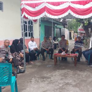 SAT BINMAS POLRES DOMPU LAKSANAKAN PENGECEKAN DAN PEMBINAAN SATKAMLING DI KELURAHAN POTU