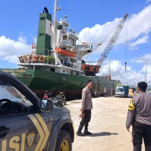 Laksanakan Patroli Rutin di Pelabuhan Syahbandar Sape, Polsek Sape Himbau Keselamatan Kerja