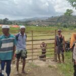 BHABINKAMTIBMAS DESA TANJU SAMBANG PETANI PADI, AJAK WARGA SISIHKAN HASIL PANEN UNTUK MUSIM TANAM BERIKUTNYA