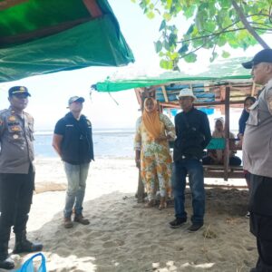 POLSEK HU’U LAKSANAKAN PATROLI DAN MONITORING KAWASAN WISATA DI HARI LIBUR