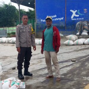 BHABINKAMTIBMAS DESA MANGGENAE LAKSANAKAN SAMBANG DAN SILATURAHMI DENGAN PETANI PADI