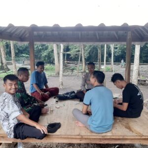 BHABINKAMTIBMAS DESA KADINDI DORONG MASYARAKAT MANFAATKAN PEKARANGAN UNTUK KETAHANAN PANGAN