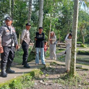 PAM Wisata, Polsek Madapangga Pastikan Kenyamanan Pengunjung di Tempat Pemandian Madapangga