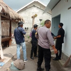 Sinergi Kamtibmas, Bhabinkamtibmas Desa Kuranji Dorong Warga Manfaatkan Lahan Pekarangan untuk Ketahanan Pangan