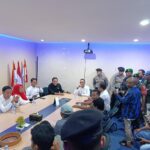 AKSI UNJUK RASA KOALISI NASABAH MELAWAN (KANIBAL) DI BRI CABANG DOMPU BERLANGSUNG AMAN DAN KONDUSIF