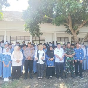 POLSEK HU’U HADIRI SOSIALISASI PERLINDUNGAN PEREMPUAN DAN ANAK DI SMAN 1 HU’U