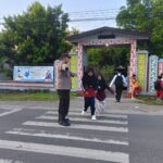 Polsek Sekongkang Hadir di Tengah Aktivitas Pagi Pelajar, Ciptakan Lalu Lintas Aman dan Kondusif